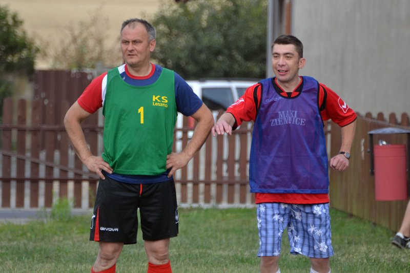 Kawalerowie pokonali żonatych (zdjęcia)