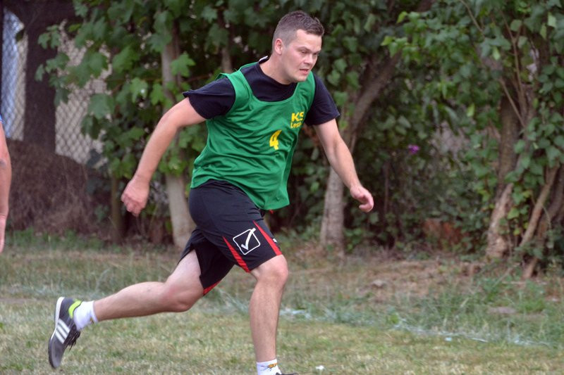 Kawalerowie pokonali żonatych (zdjęcia)