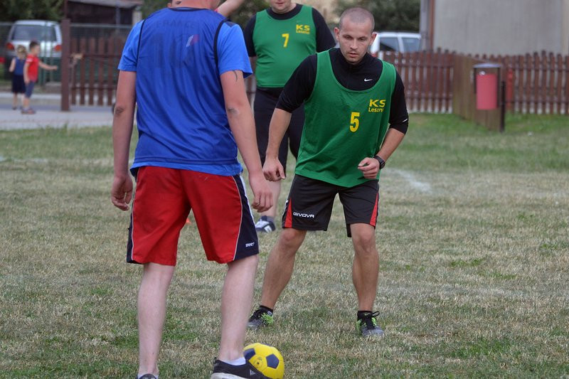 Kawalerowie pokonali żonatych (zdjęcia)