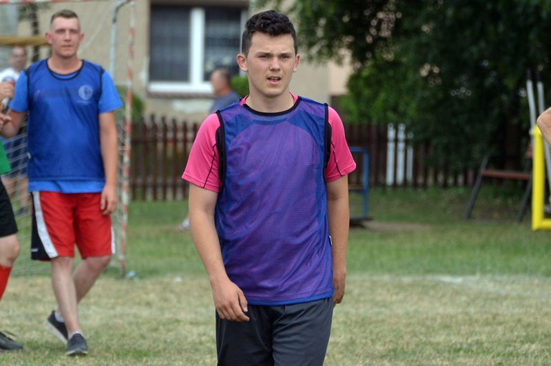 Kawalerowie pokonali żonatych (zdjęcia)