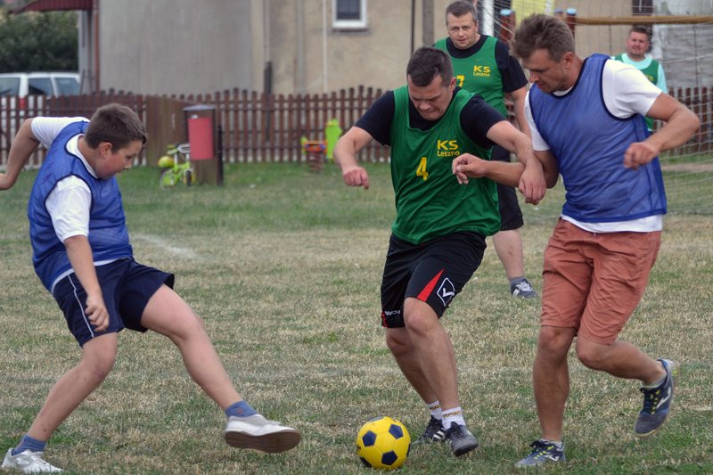 Kawalerowie pokonali żonatych (zdjęcia)