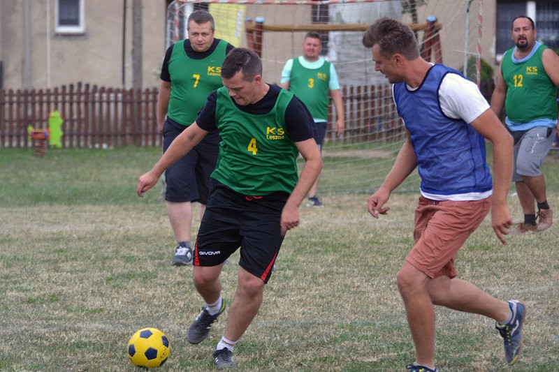 Kawalerowie pokonali żonatych (zdjęcia)