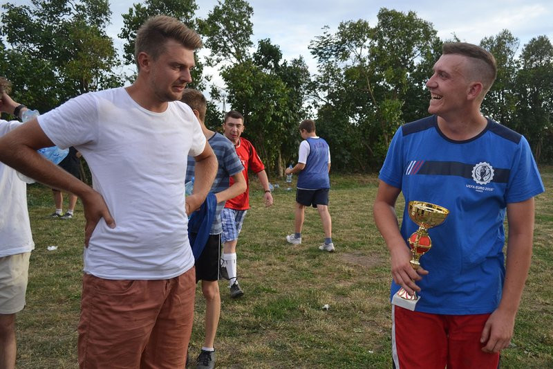 Kawalerowie pokonali żonatych (zdjęcia)