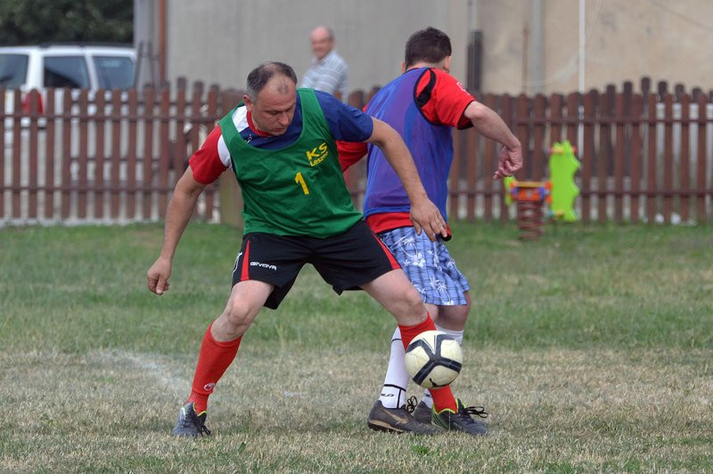 Kawalerowie pokonali żonatych (zdjęcia)