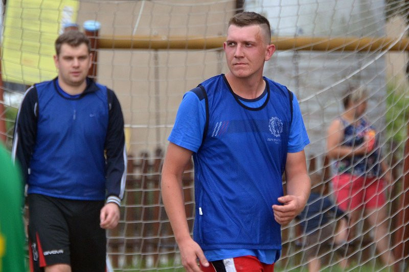 Kawalerowie pokonali żonatych (zdjęcia)