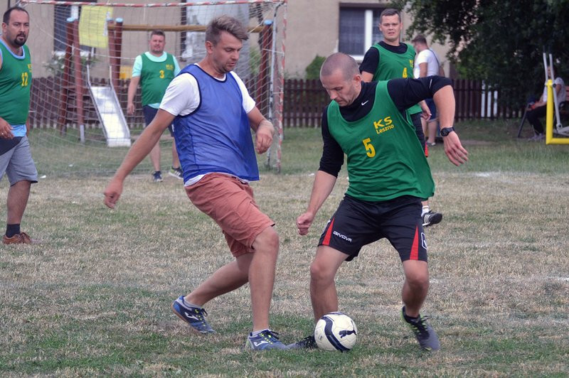 Kawalerowie pokonali żonatych (zdjęcia)