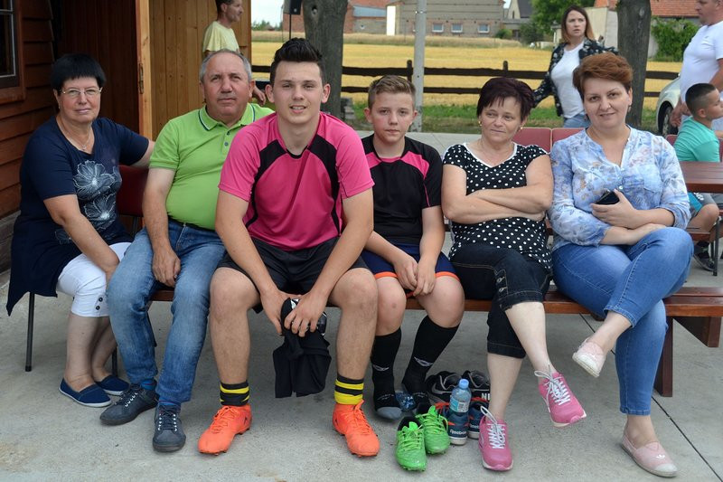 Kawalerowie pokonali żonatych (zdjęcia)