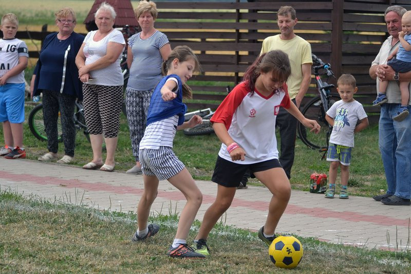 Kawalerowie pokonali żonatych (zdjęcia)