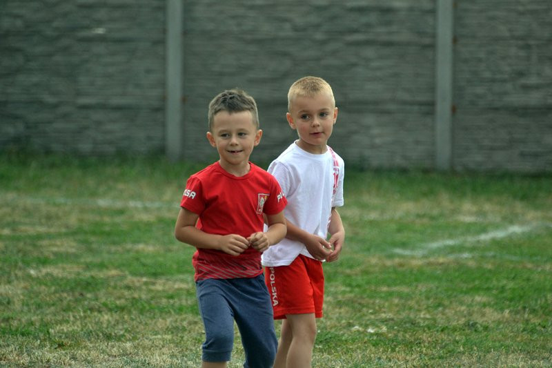 Kawalerowie pokonali żonatych (zdjęcia)