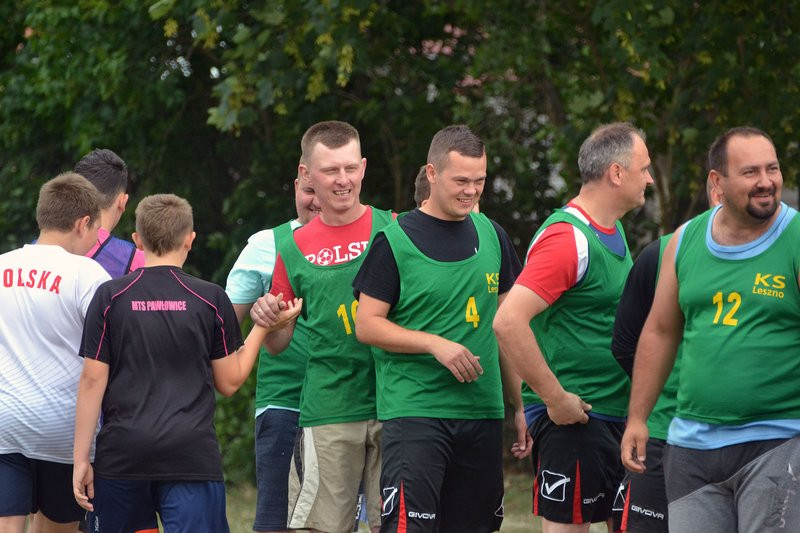 Kawalerowie pokonali żonatych (zdjęcia)