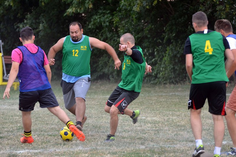 Kawalerowie pokonali żonatych (zdjęcia)