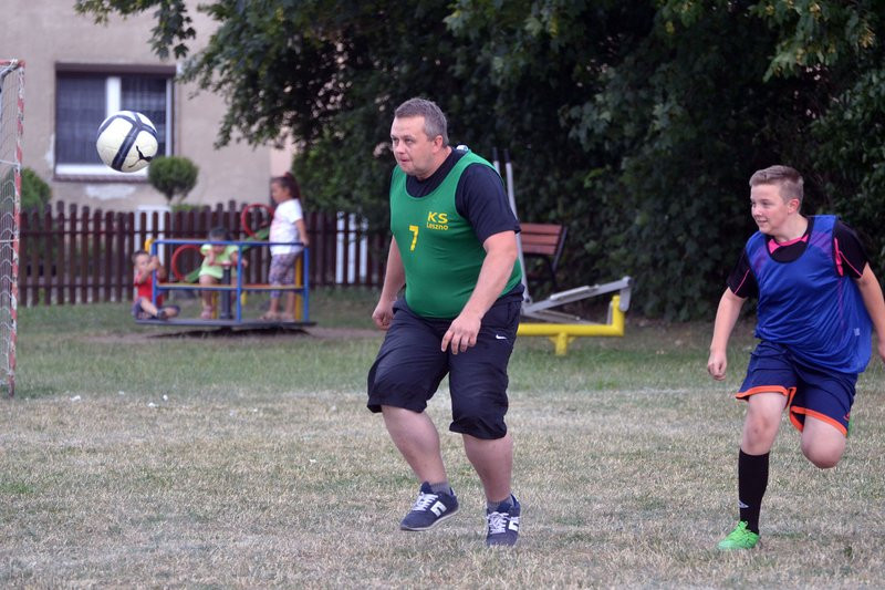 Kawalerowie pokonali żonatych (zdjęcia)