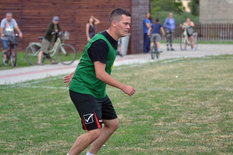 Kawalerowie pokonali żonatych (zdjęcia)