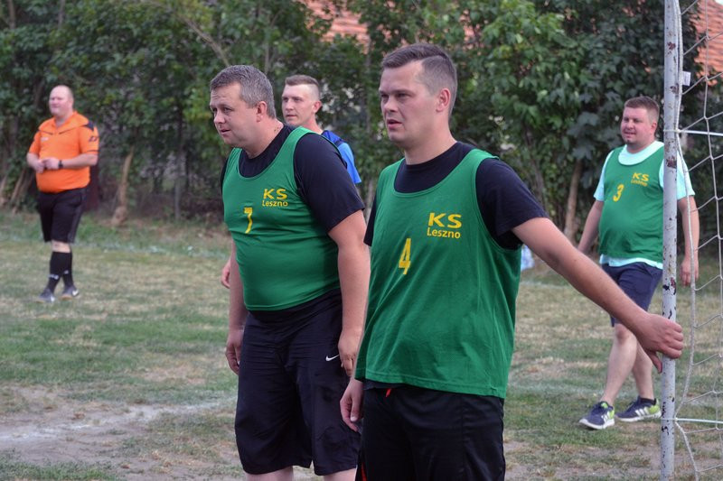 Kawalerowie pokonali żonatych (zdjęcia)