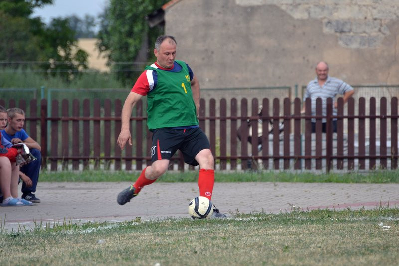 Kawalerowie pokonali żonatych (zdjęcia)