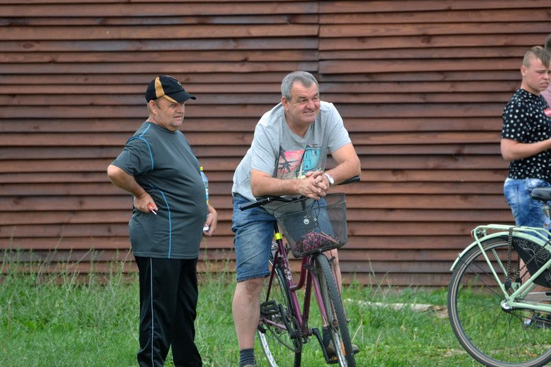 Kawalerowie pokonali żonatych (zdjęcia)