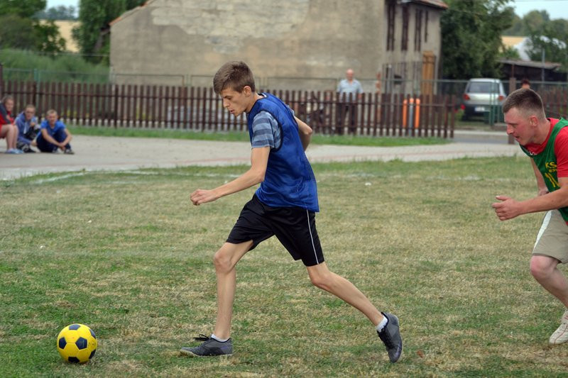 Kawalerowie pokonali żonatych (zdjęcia)