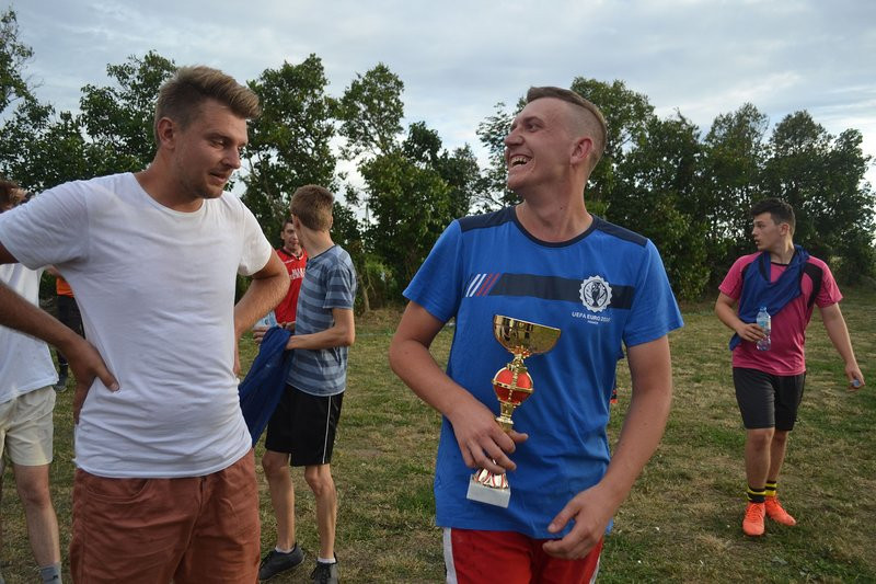 Kawalerowie pokonali żonatych (zdjęcia)