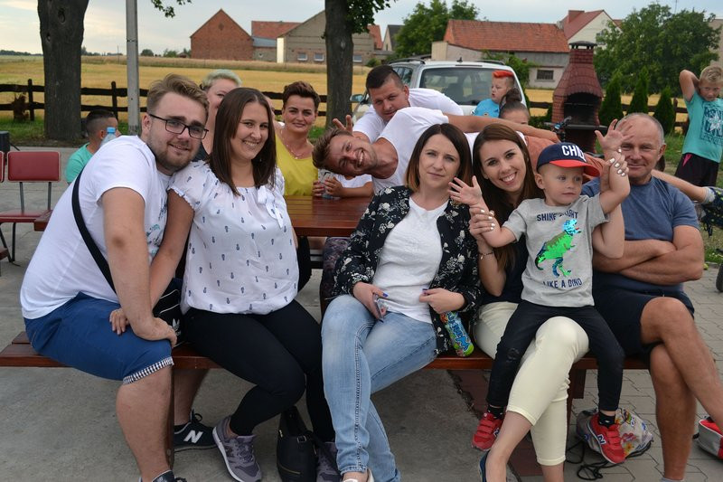 Kawalerowie pokonali żonatych (zdjęcia)