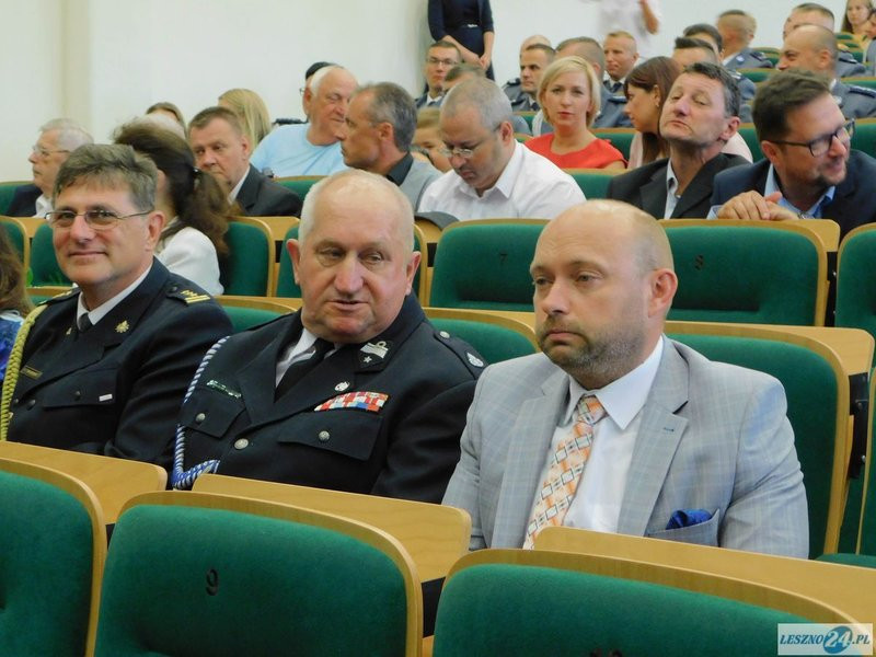 Odznaczenia i awanse dla policjantów oraz ich nowy kapelan (zdjęcia)