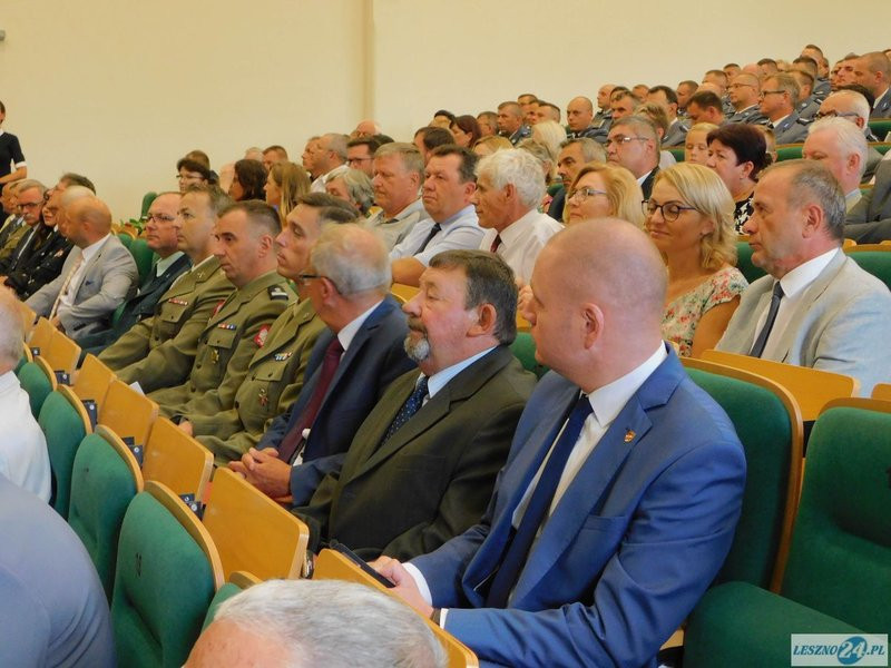 Odznaczenia i awanse dla policjantów oraz ich nowy kapelan (zdjęcia)