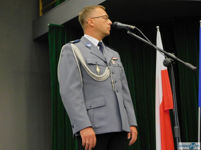 Odznaczenia i awanse dla policjantów oraz ich nowy kapelan (zdjęcia)