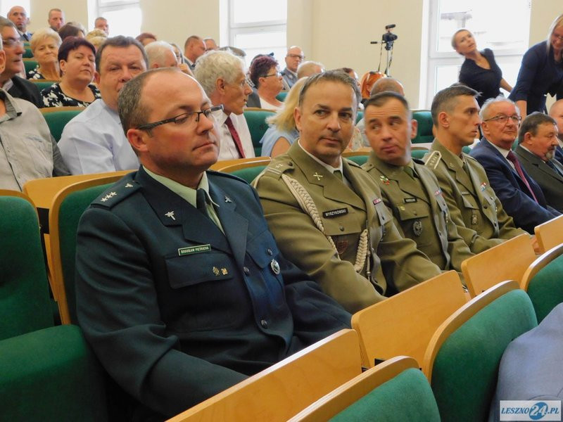 Odznaczenia i awanse dla policjantów oraz ich nowy kapelan (zdjęcia)