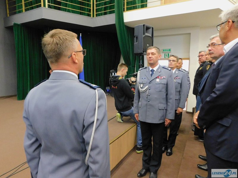 Odznaczenia i awanse dla policjantów oraz ich nowy kapelan (zdjęcia)