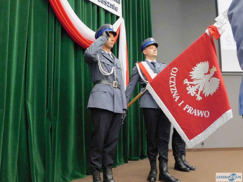 Odznaczenia i awanse dla policjantów oraz ich nowy kapelan (zdjęcia)