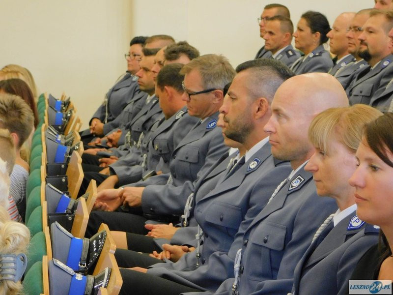 Odznaczenia i awanse dla policjantów oraz ich nowy kapelan (zdjęcia)