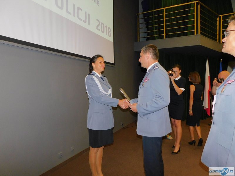 Odznaczenia i awanse dla policjantów oraz ich nowy kapelan (zdjęcia)