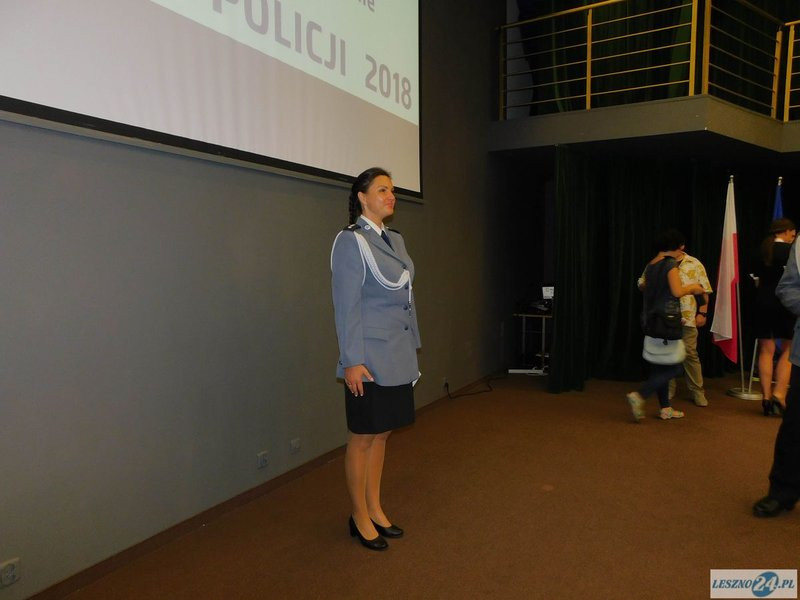 Odznaczenia i awanse dla policjantów oraz ich nowy kapelan (zdjęcia)