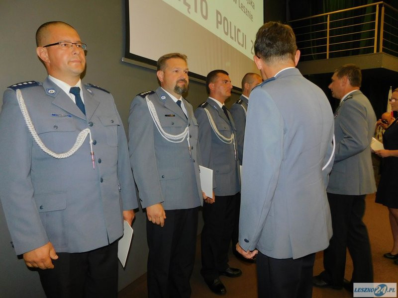 Odznaczenia i awanse dla policjantów oraz ich nowy kapelan (zdjęcia)