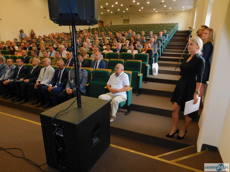 Odznaczenia i awanse dla policjantów oraz ich nowy kapelan (zdjęcia)