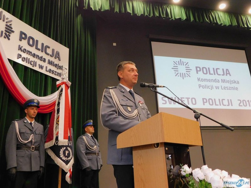 Odznaczenia i awanse dla policjantów oraz ich nowy kapelan (zdjęcia)