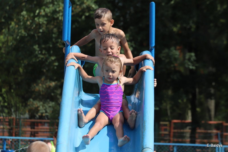 Chłodzili się na basenie (zdjęcia)