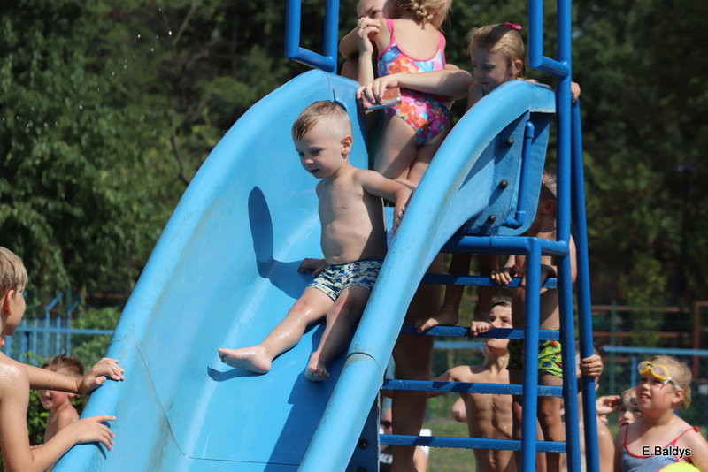 Chłodzili się na basenie (zdjęcia)