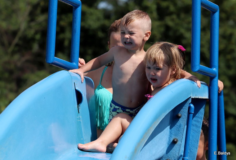 Chłodzili się na basenie (zdjęcia)