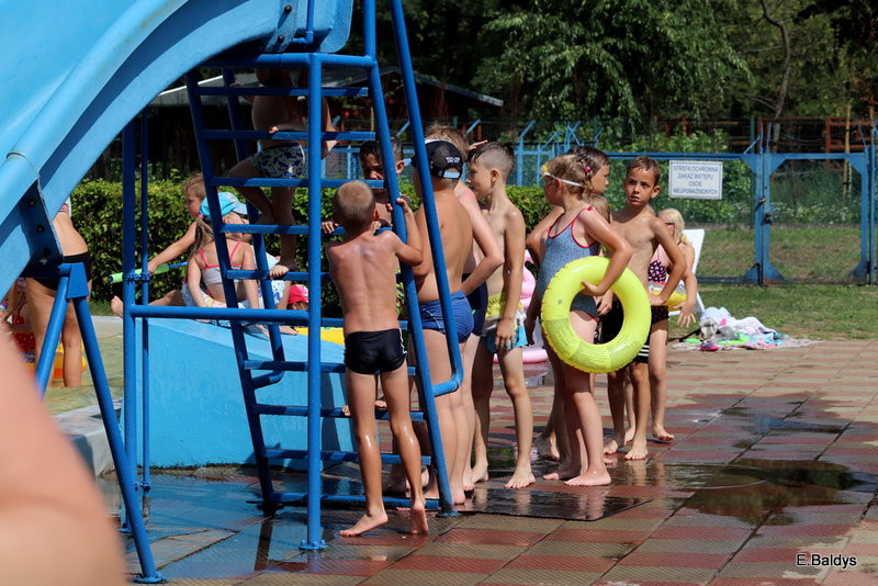 Chłodzili się na basenie (zdjęcia)