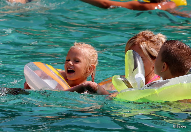 Chłodzili się na basenie (zdjęcia)