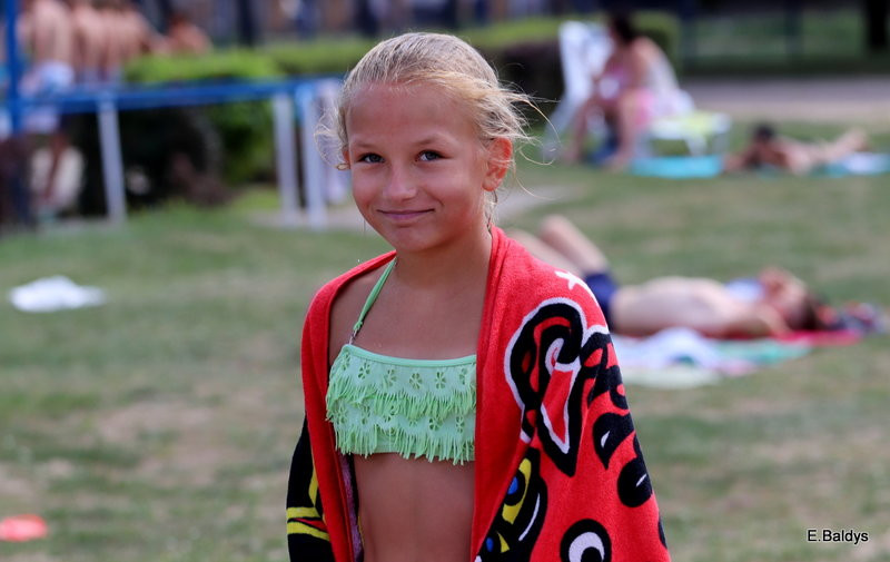 Chłodzili się na basenie (zdjęcia)