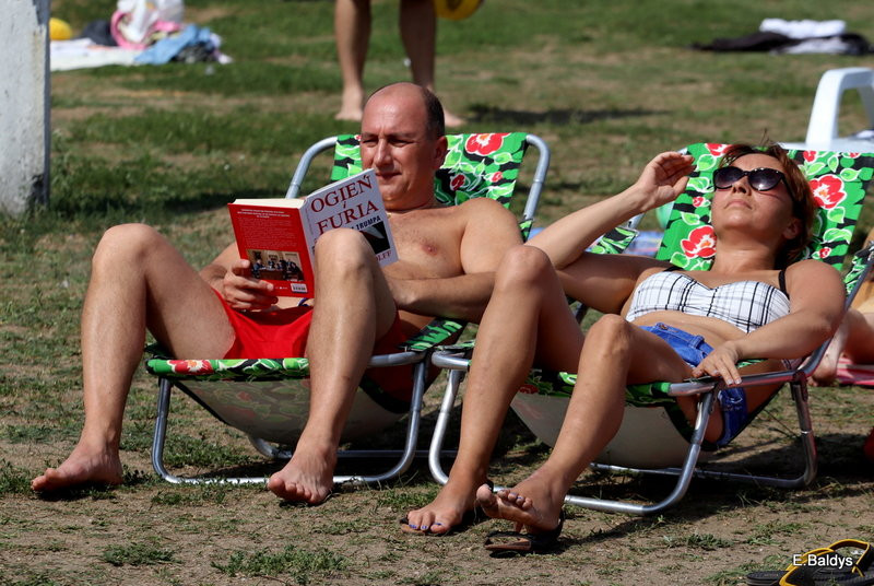 Chłodzili się na basenie (zdjęcia)