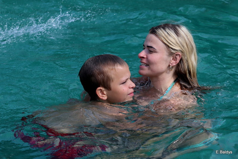 Chłodzili się na basenie (zdjęcia)
