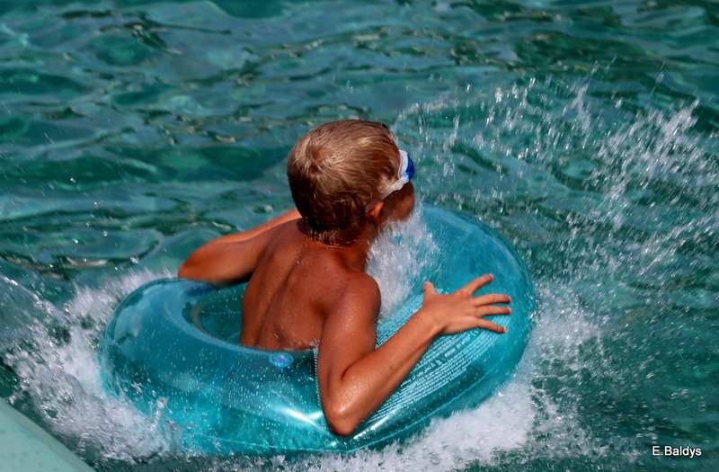 Chłodzili się na basenie (zdjęcia)
