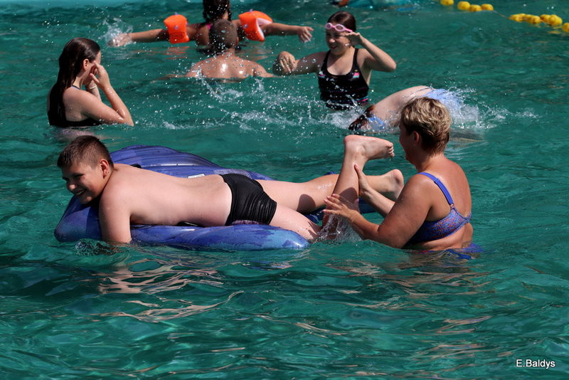 Chłodzili się na basenie (zdjęcia)