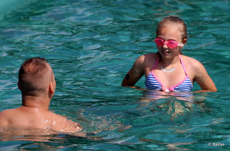 Chłodzili się na basenie (zdjęcia)
