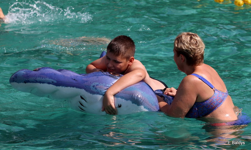 Chłodzili się na basenie (zdjęcia)