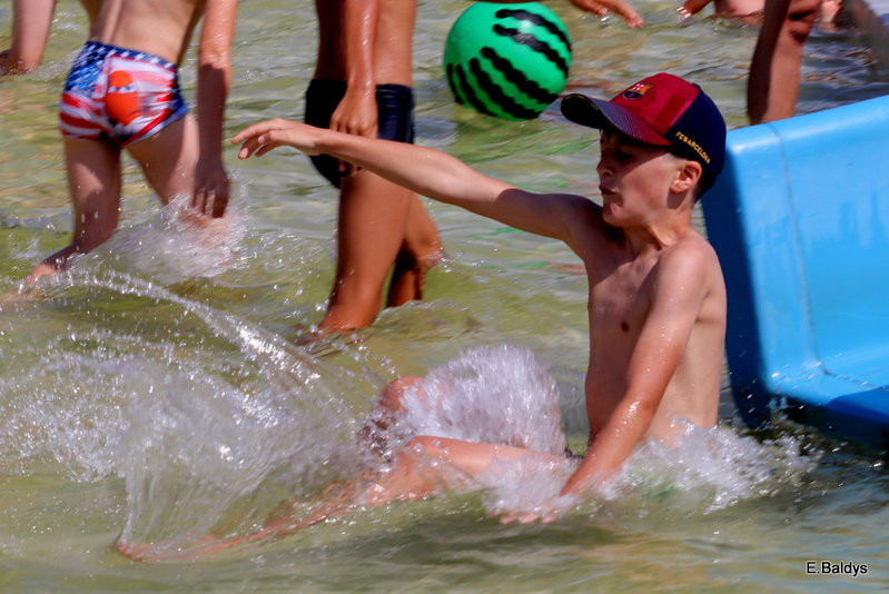 Chłodzili się na basenie (zdjęcia)