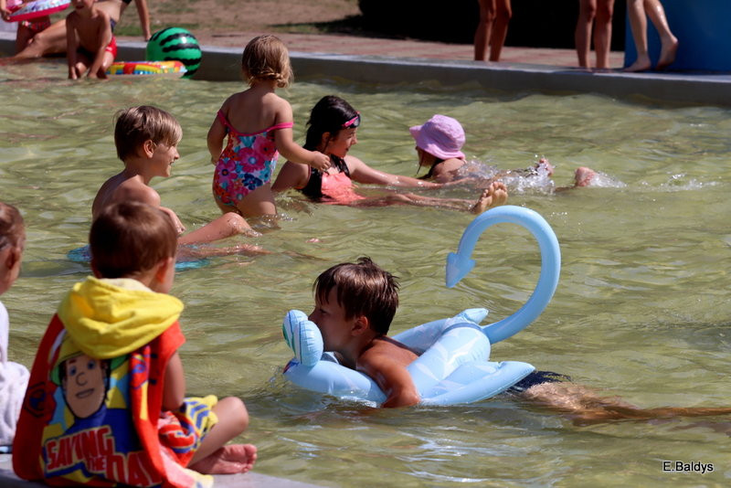 Chłodzili się na basenie (zdjęcia)