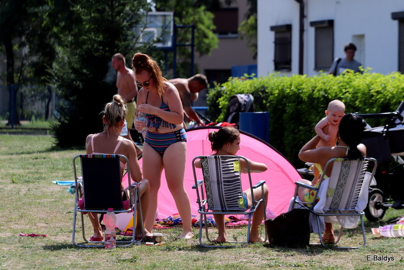 Chłodzili się na basenie (zdjęcia)